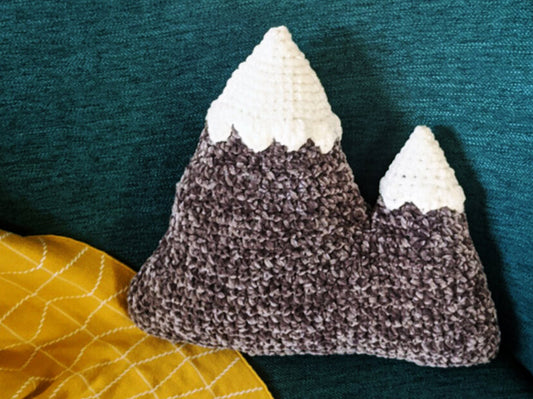 Crochet Pattern: Snowy Mountain Pillow