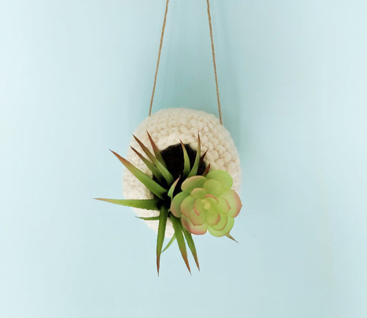 Free crochet pattern: Hanging air planter