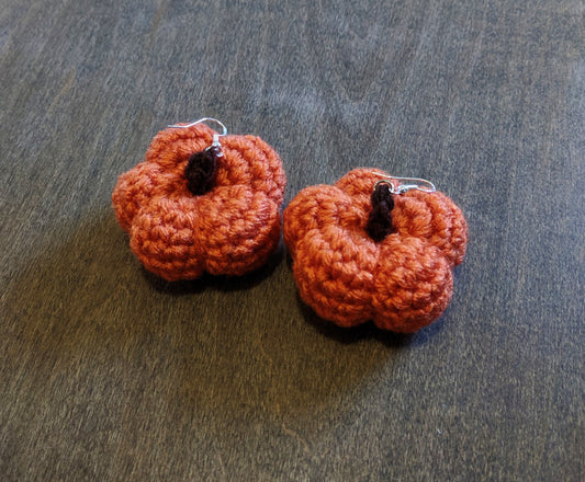 Free Crochet Pattern: Tiny Pumpkin Earrings Video (learn how to read patterns!)