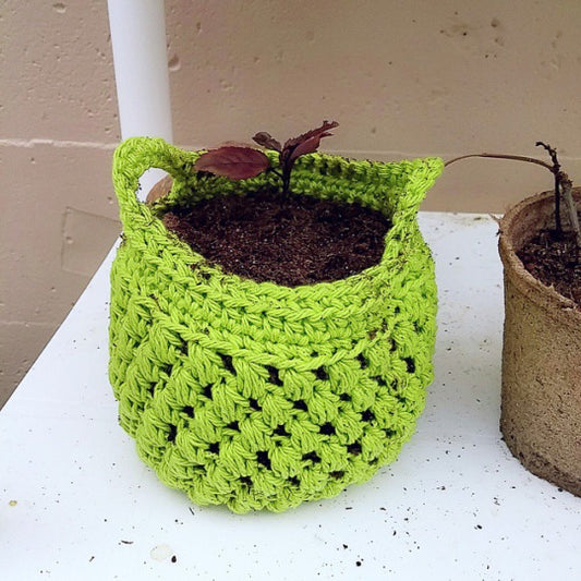 Free Crochet Pattern: 4 inch planter