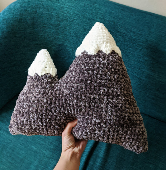 Crochet Pattern: Snowy Mountains Pillow